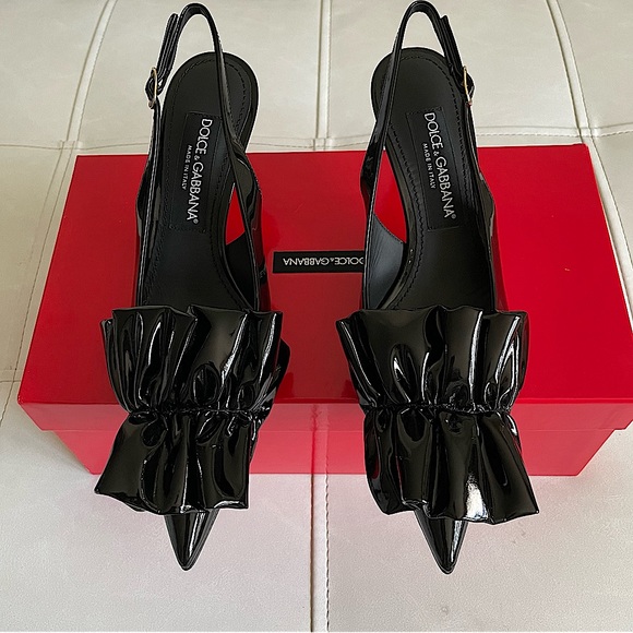 DOLCE & GABBANA Patent Leather Ruched-Detail Slingback Pumps
Size: EU 37 / US 7 - Picture 4 of 8